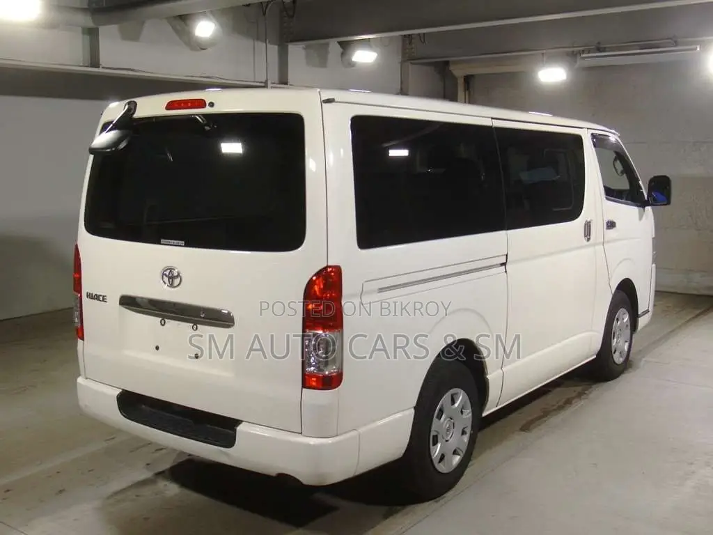 Toyota HiAce 2021 White