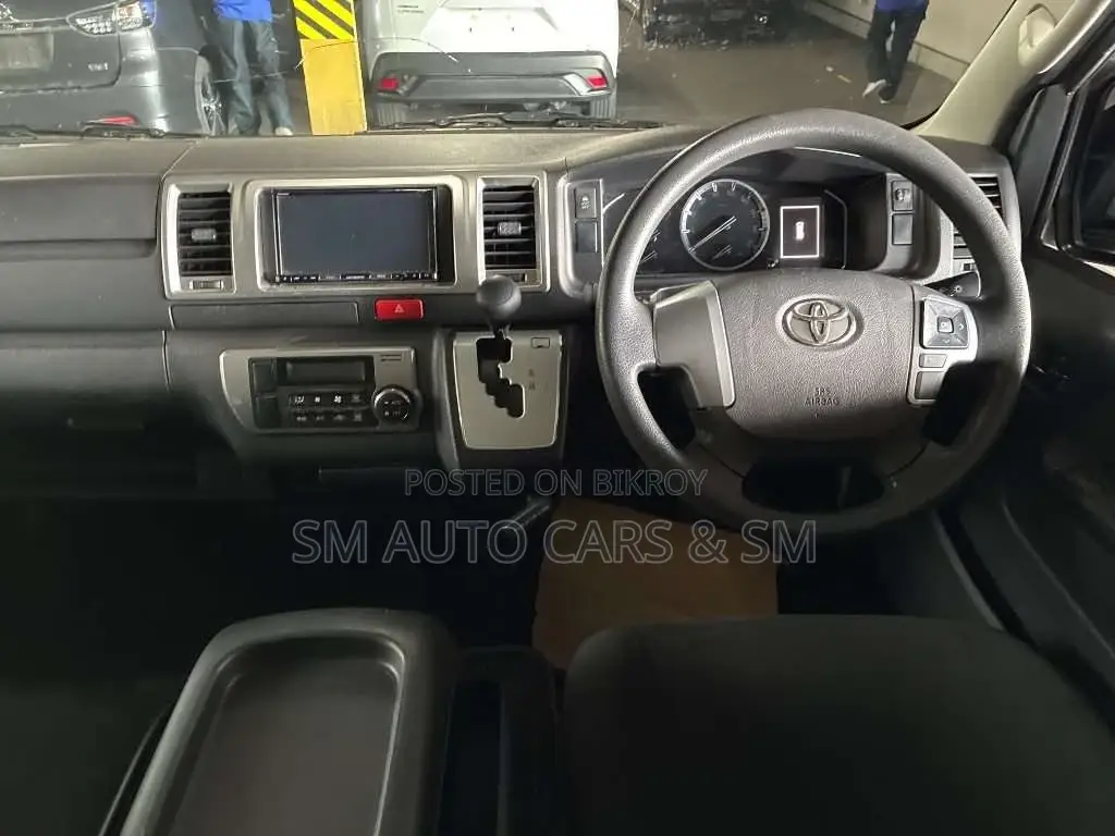 Toyota HiAce 2021 White