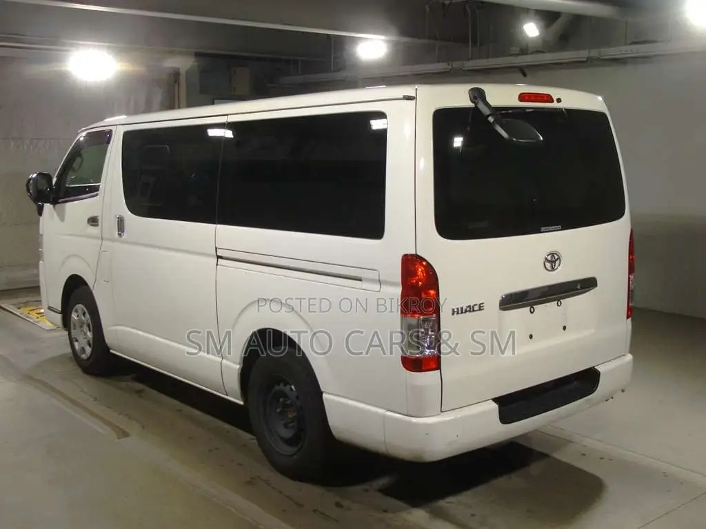 Toyota HiAce 2021 White