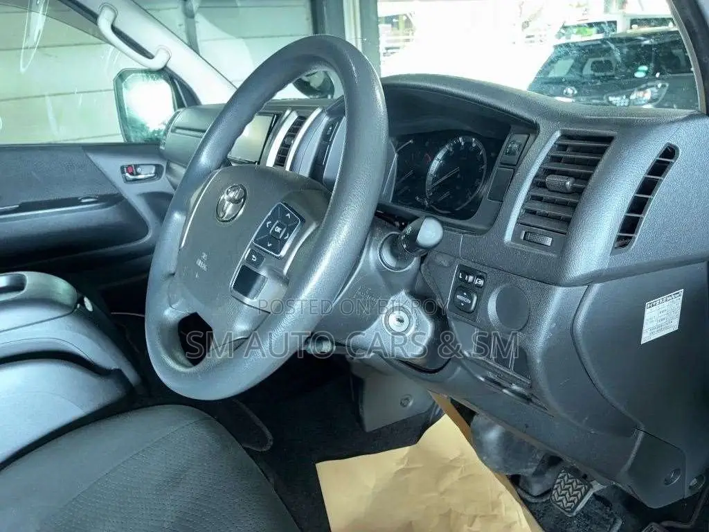 Toyota HiAce 2021 White