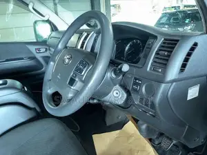 Toyota HiAce 2021 White