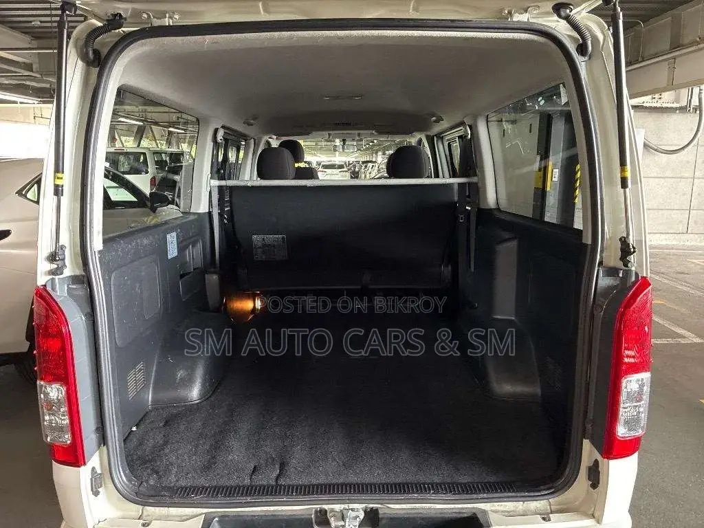 Toyota HiAce 2021 White