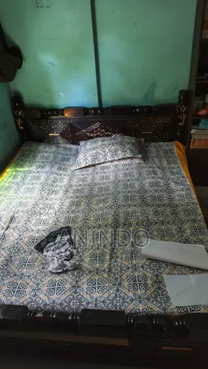 KING SIZE BED 6,7 Feet