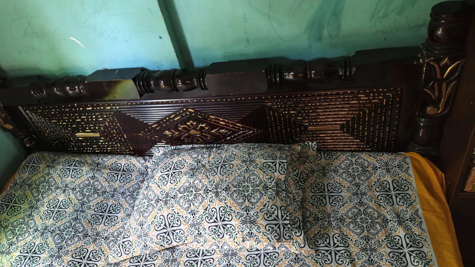 KING SIZE BED 6,7 Feet