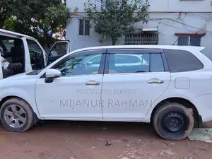 টয়োটা করোল্লা ২০১২ সাদা
