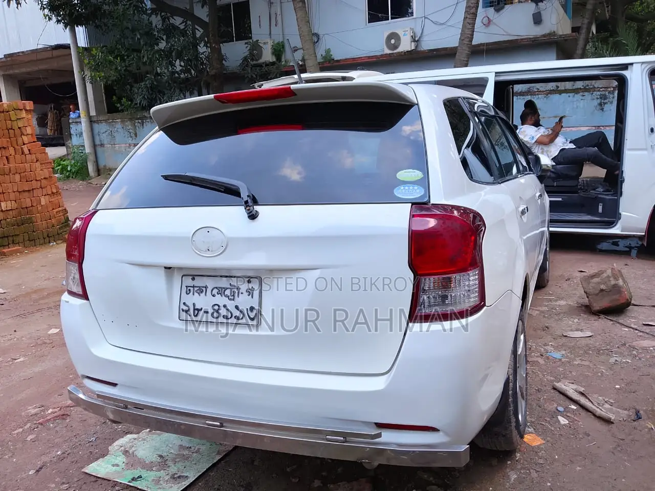 টয়োটা করোল্লা ২০১২ সাদা