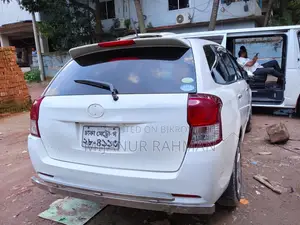 টয়োটা করোল্লা ২০১২ সাদা
