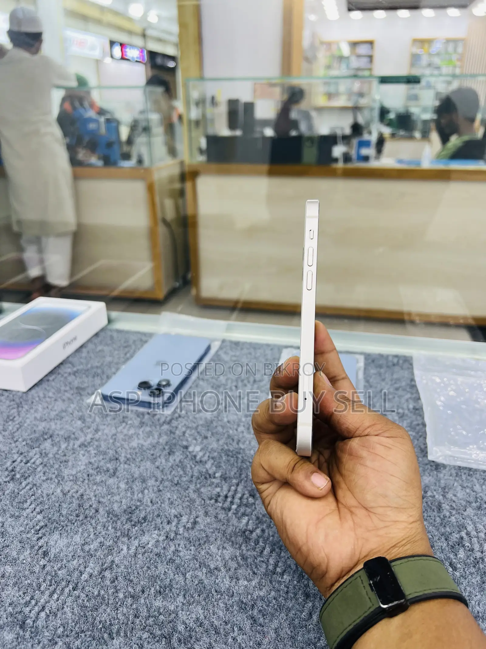 অ্যাপল আইফোন ১২ ১২৮ জিবি সাদা