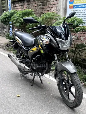 নতুন টিভিএস স্ট্রাইকার ১২৫ ২০২০ কালো