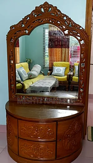 ড্রেসিং টেবিল বিক্রয় করা হবে