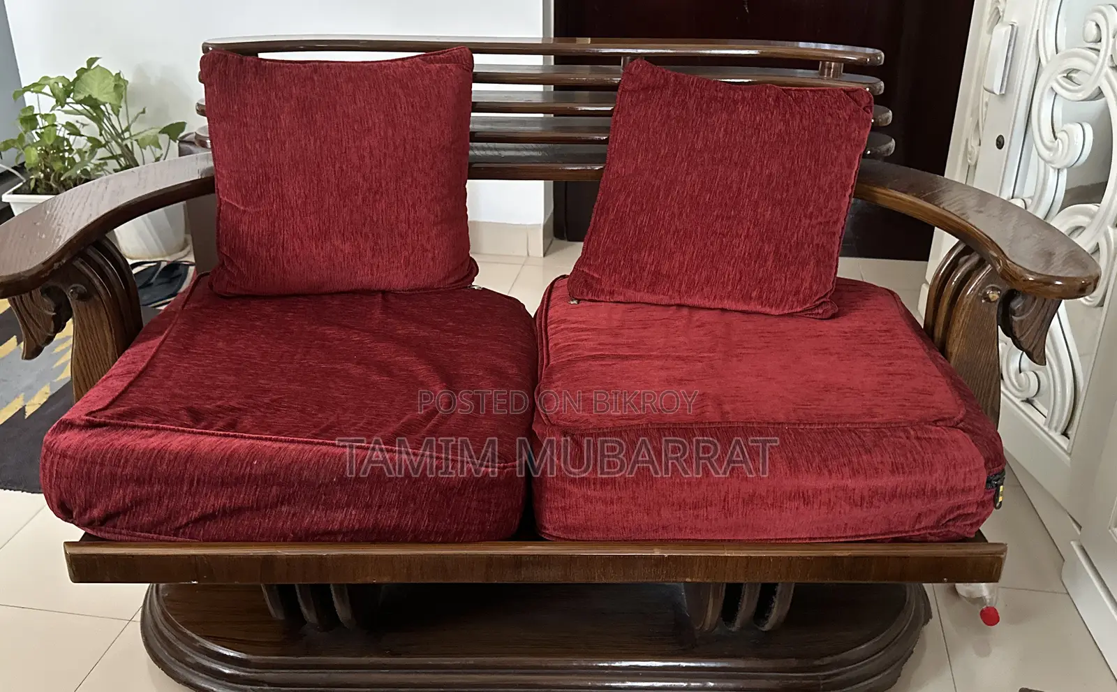 দিওয়ান সেট এবং অতিরিক্ত দুটি সিট