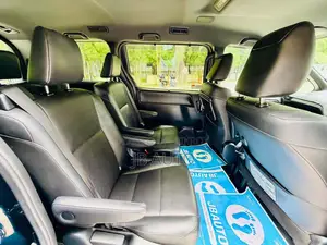 Toyota Esquire 2017 Blue