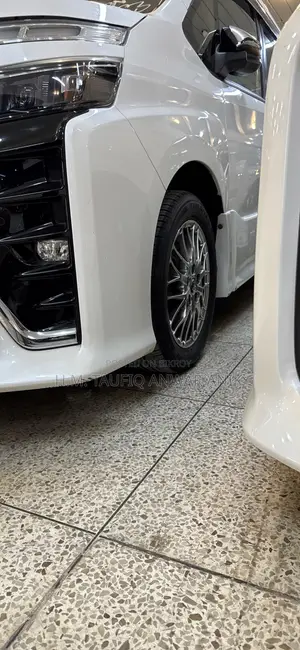 Toyota Voxy 2022 Pearl