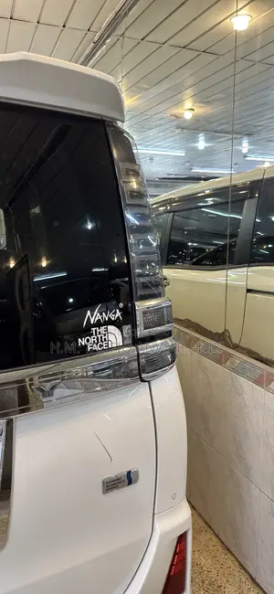 Toyota Voxy 2022 Pearl