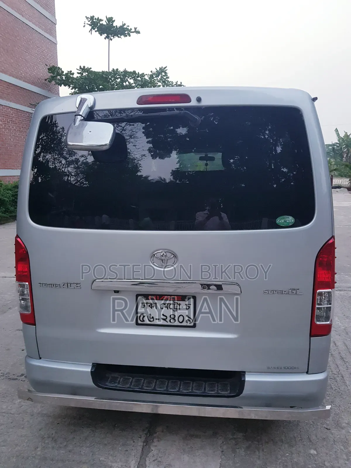 Toyota HiAce 2012 Silver