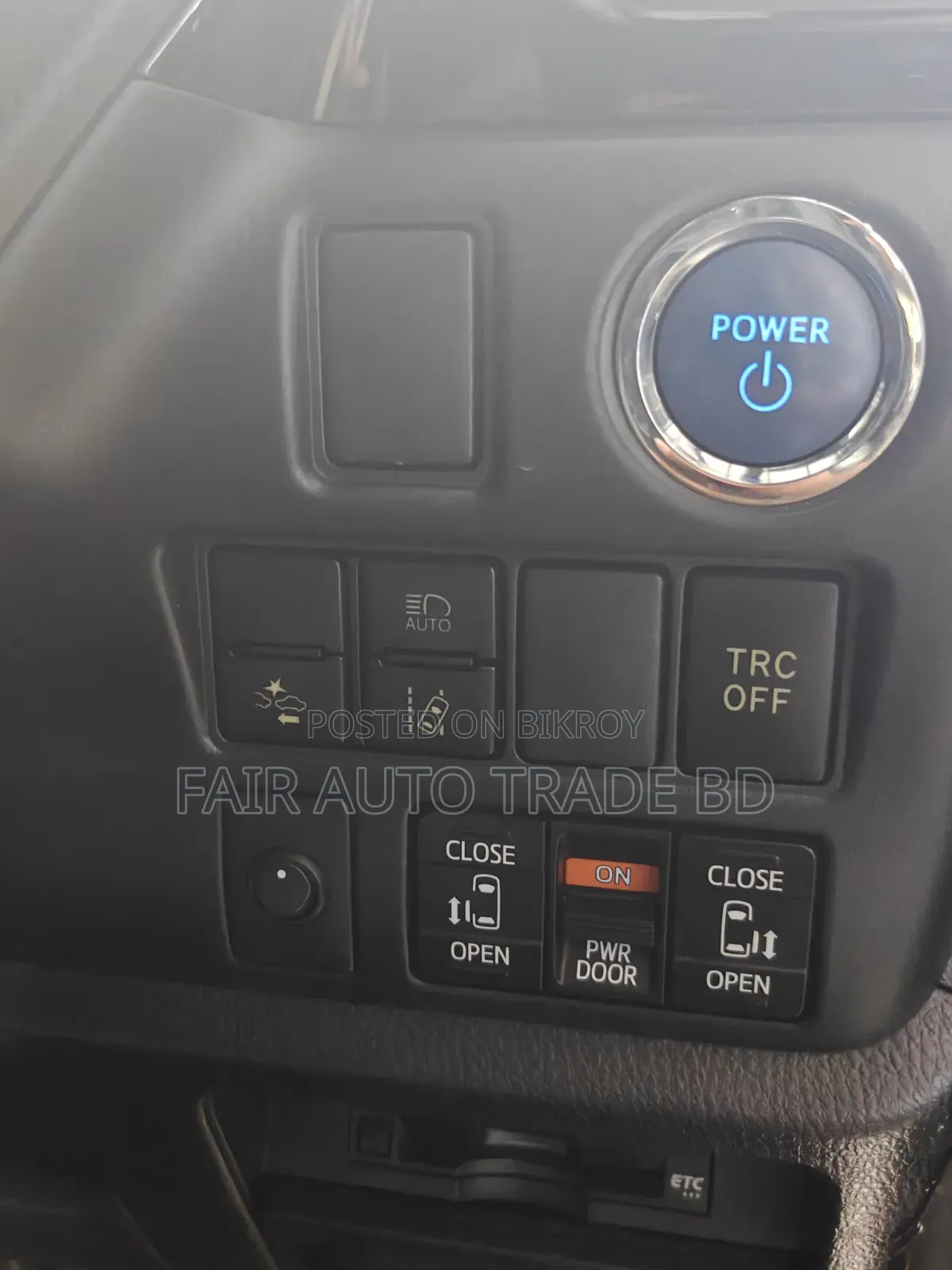 Toyota Noah 1.8 Front-Wheel Drive Hybrid (7-Seater) 2019 Black