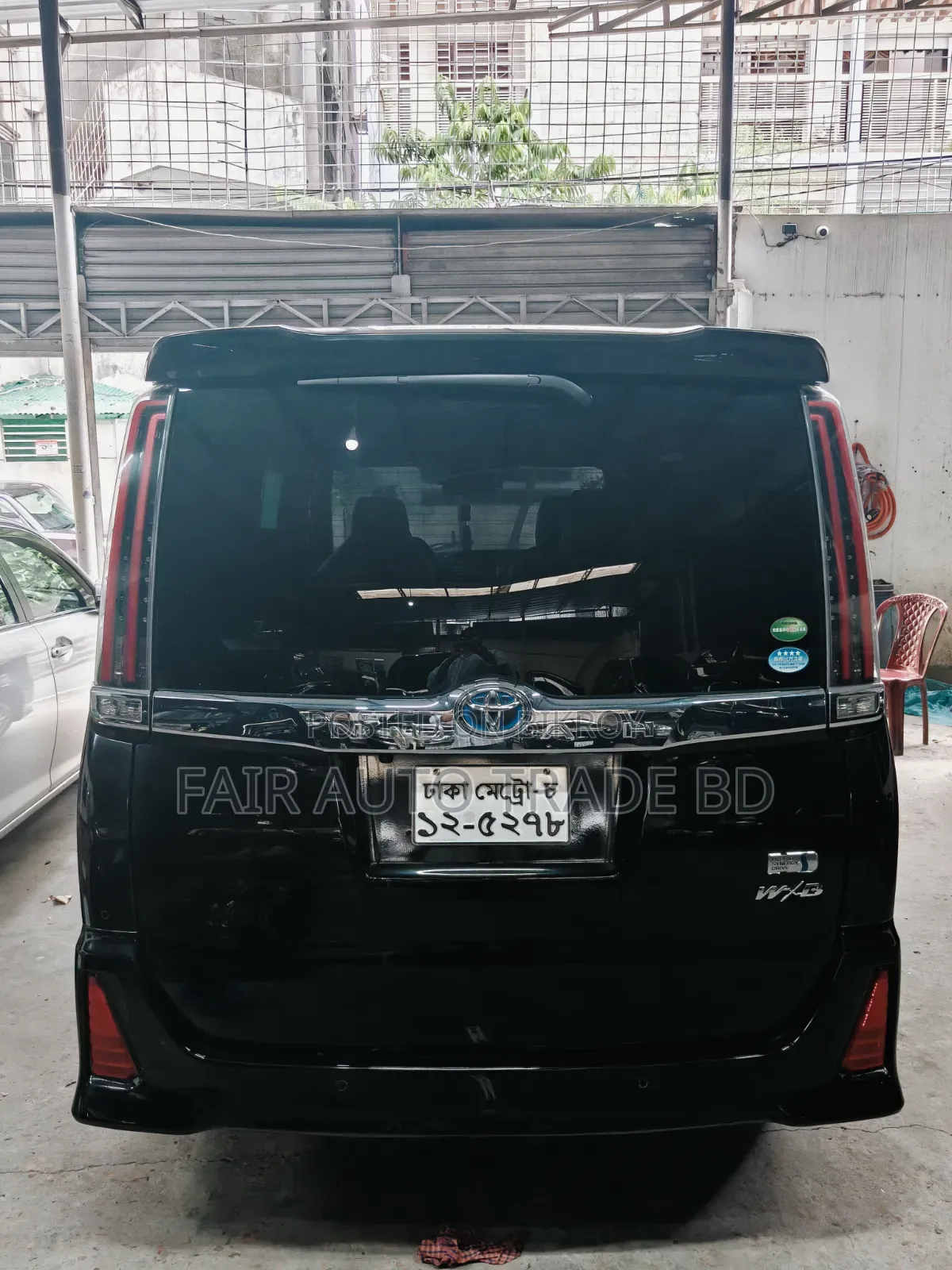 Toyota Noah 1.8 Front-Wheel Drive Hybrid (7-Seater) 2019 Black