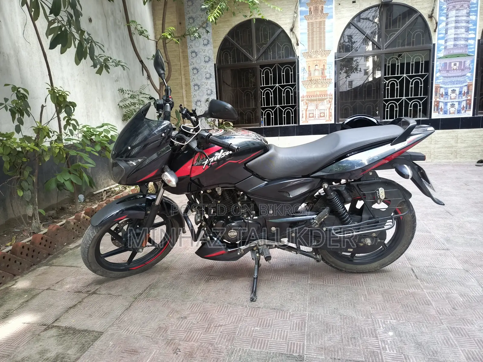 নতুন বাজাজ পালসার ১৫০ ২০২২ কালো