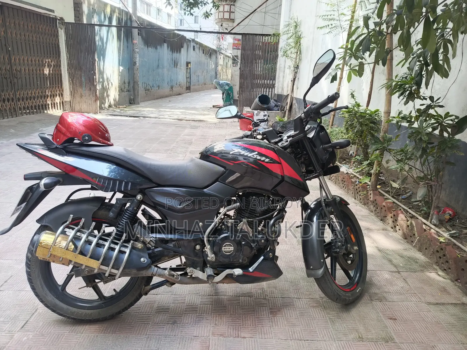 নতুন বাজাজ পালসার ১৫০ ২০২২ কালো