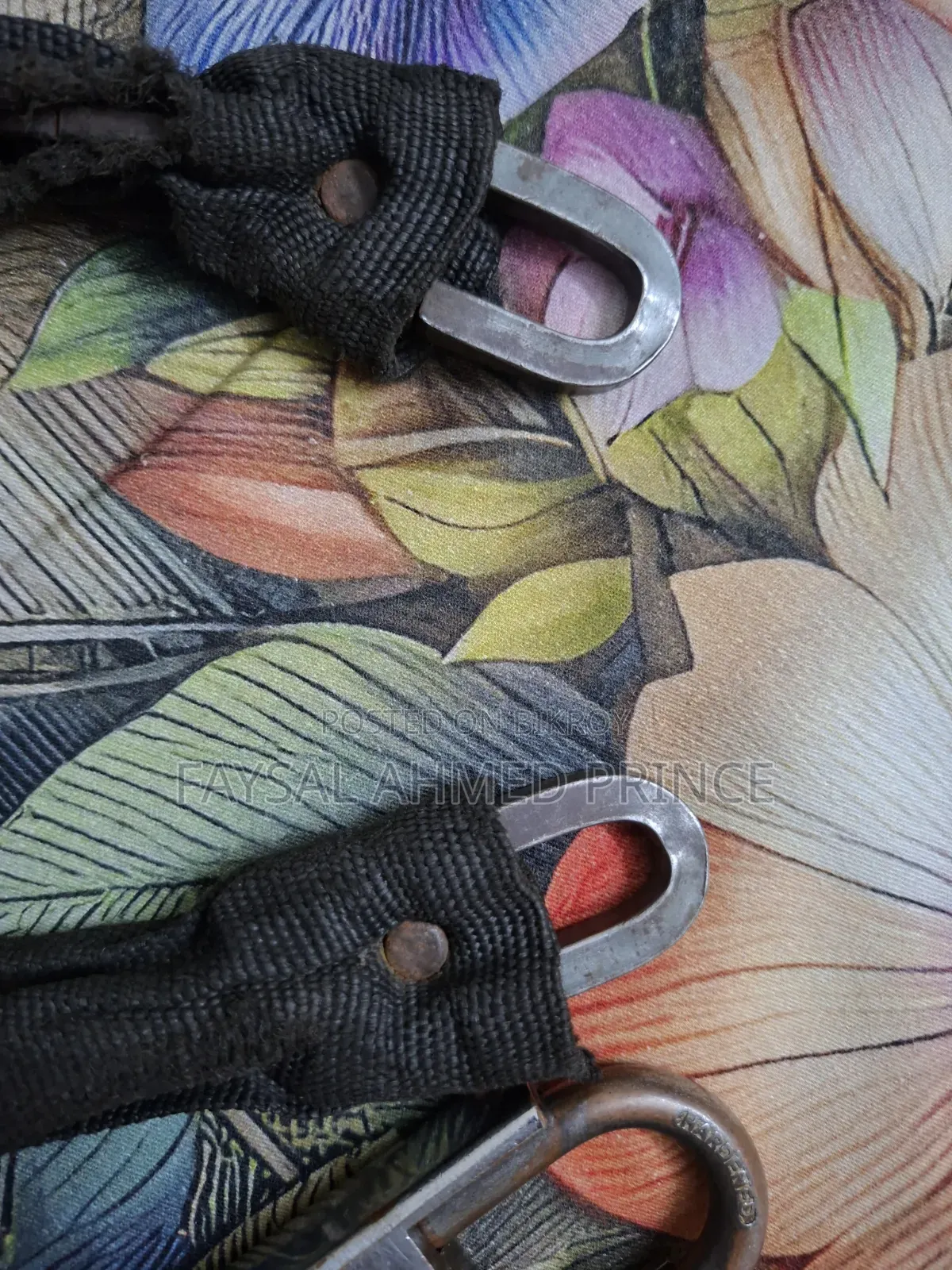 Bicycle lock and chain lock will be sold at a very low price.
