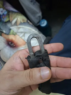 Bicycle lock and chain lock will be sold at a very low price.
