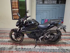 সুজুকি জিক্সার ২০২৪ কালো