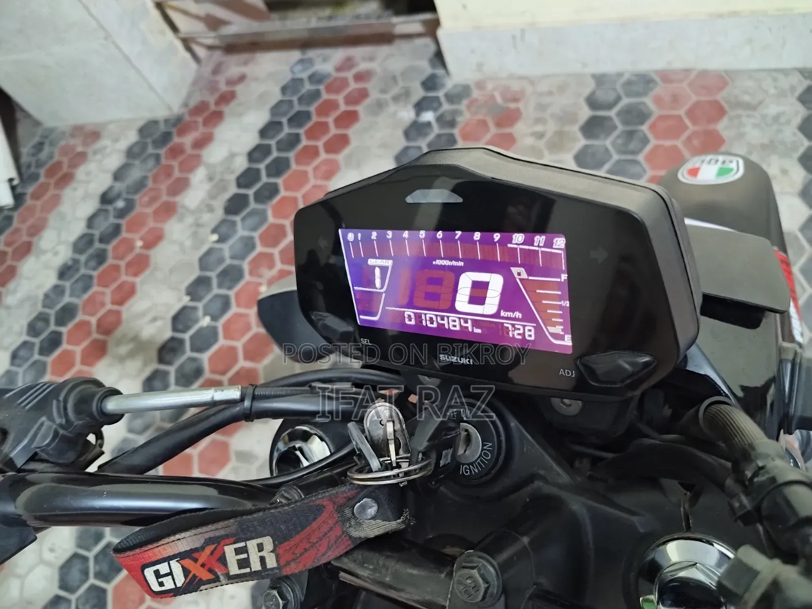 সুজুকি জিক্সার ২০২৪ কালো