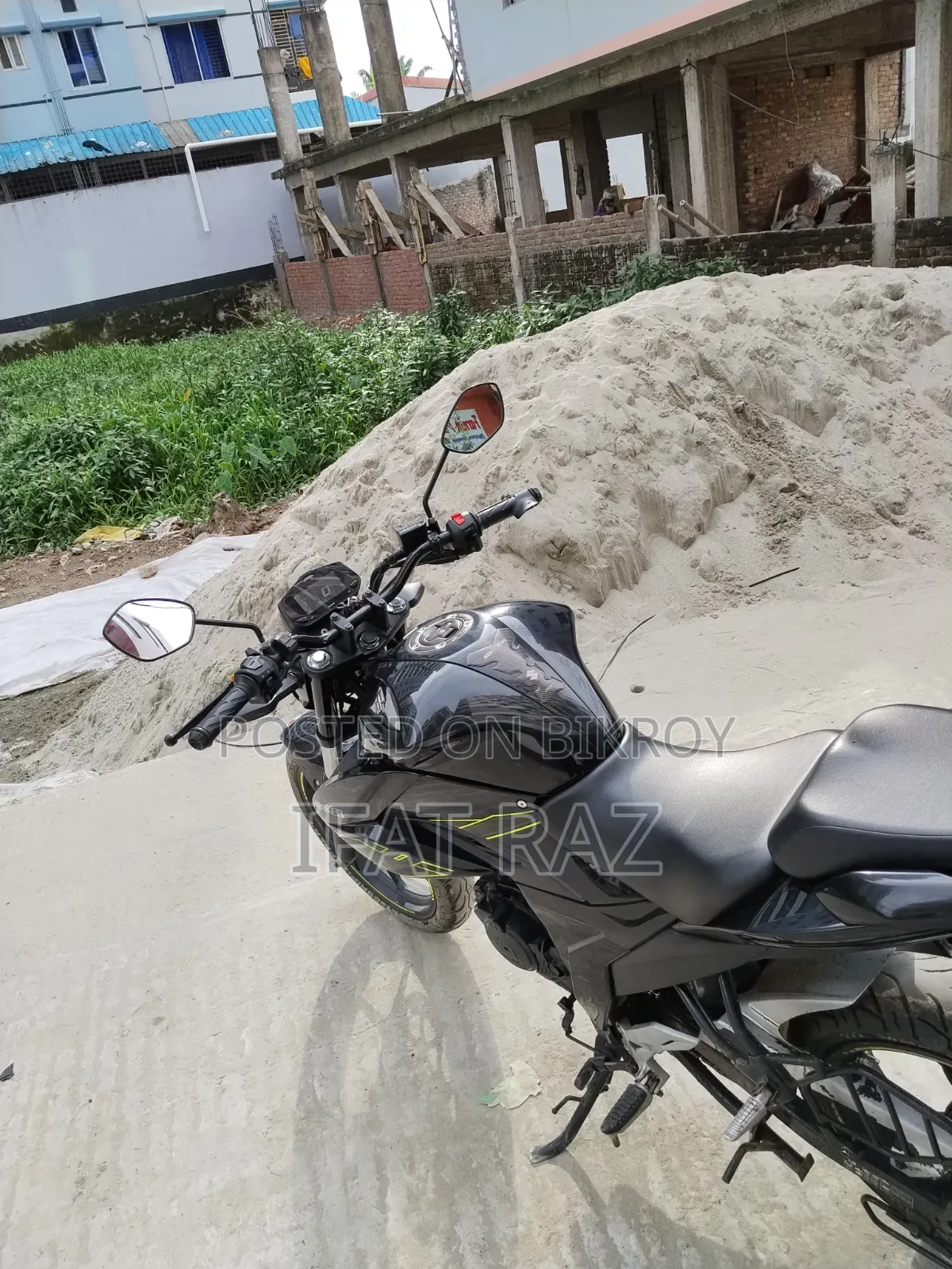 সুজুকি জিক্সার ২০২৪ কালো