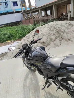 সুজুকি জিক্সার ২০২৪ কালো