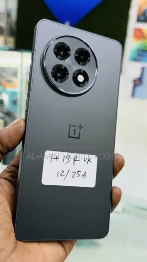 ওয়ানপ্লাস ১৩আর ২৫৬ জিবি ব্ল্যাক