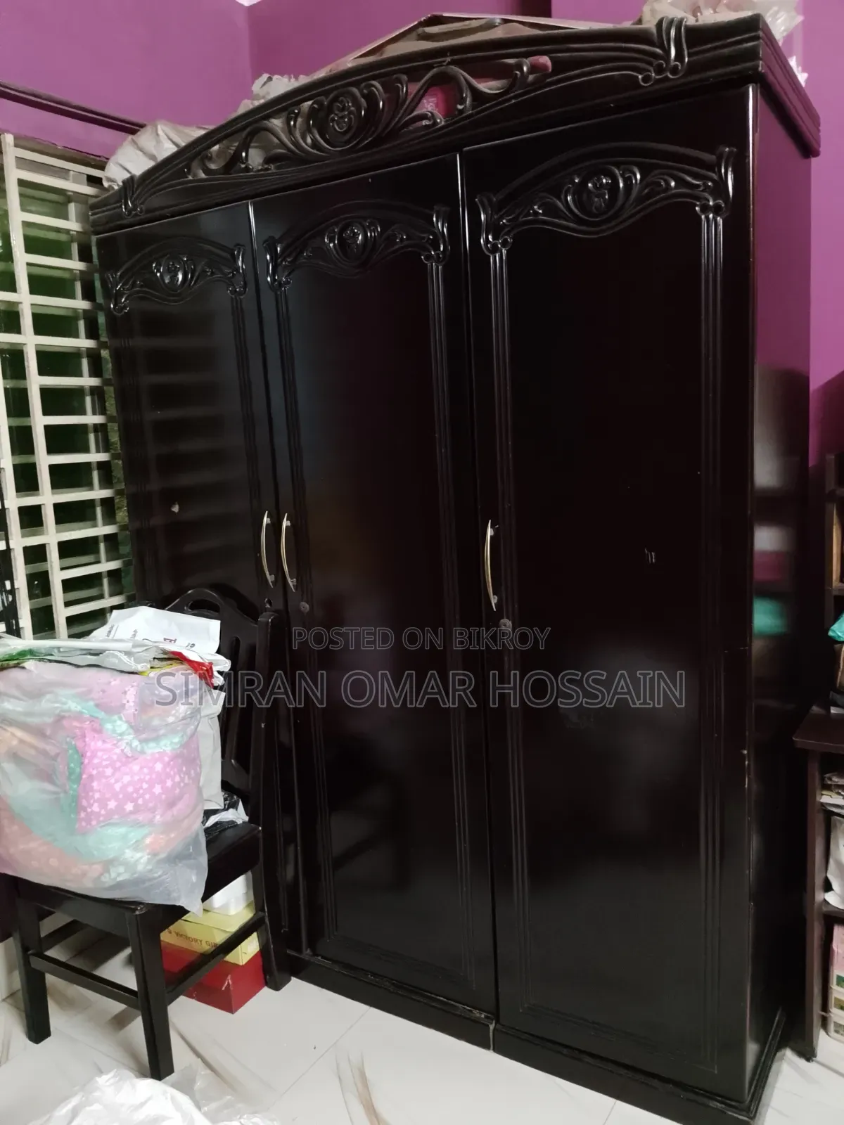 এই তিনপাটের আলমারিটি বিক্রি করা হবে