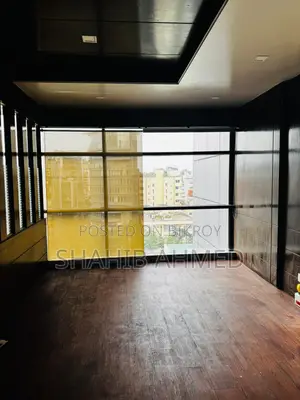 বনানী ১১ এ বিক্রয়ের জন্য ২১০০ বর্গফুটের বাণিজ্যিক স্পেস