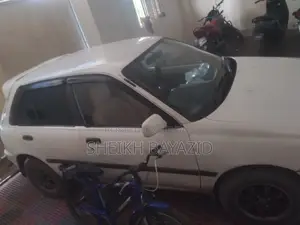 টয়োটা স্টারলেট ১৯৯৬ সাদা