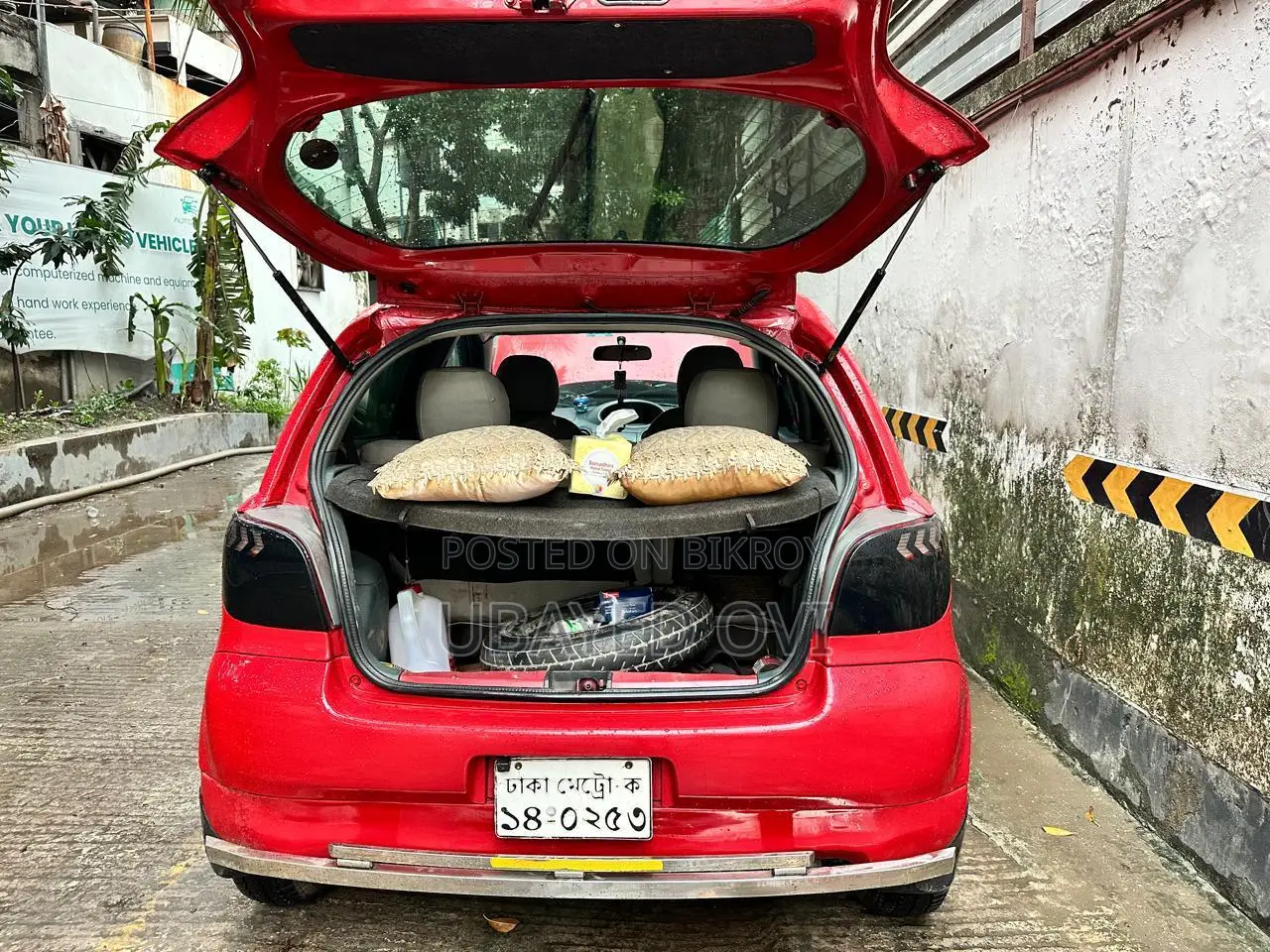 Toyota Vitz ২০০০ লাল