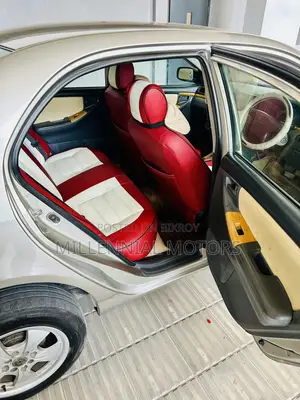 টয়োটা করোল্লা সেডান ২০০৫ সিলভার