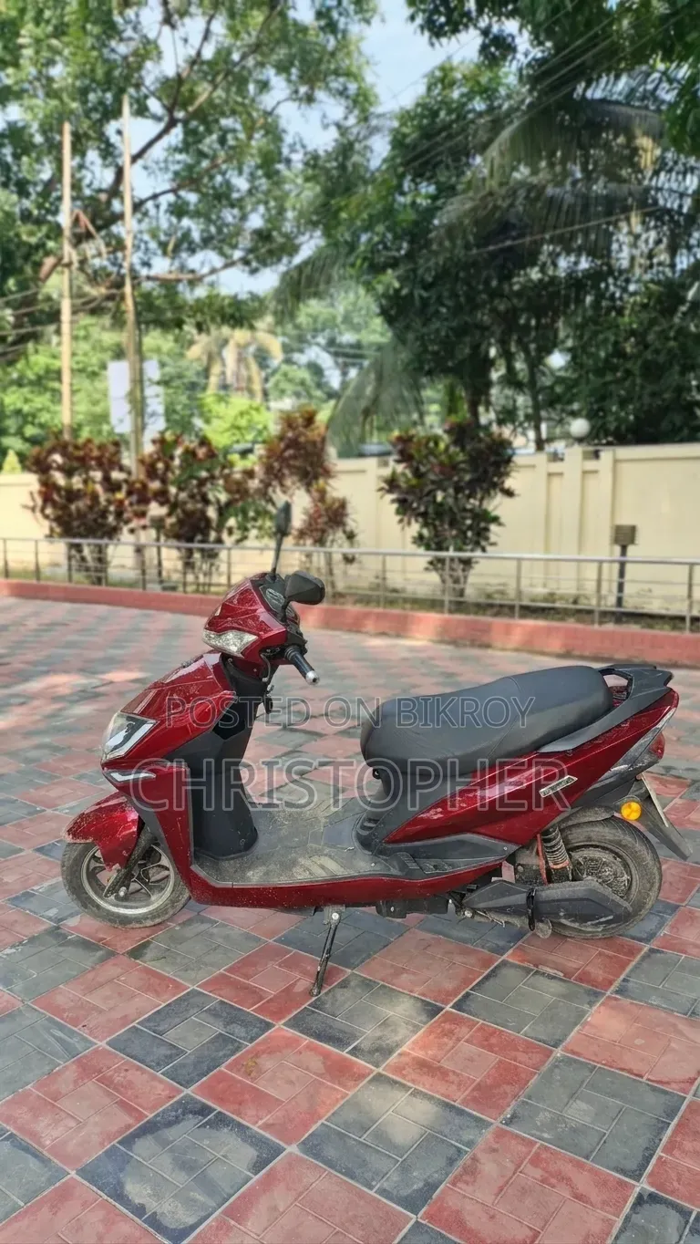 মোটরসাইকেল ২০২৬ লাল