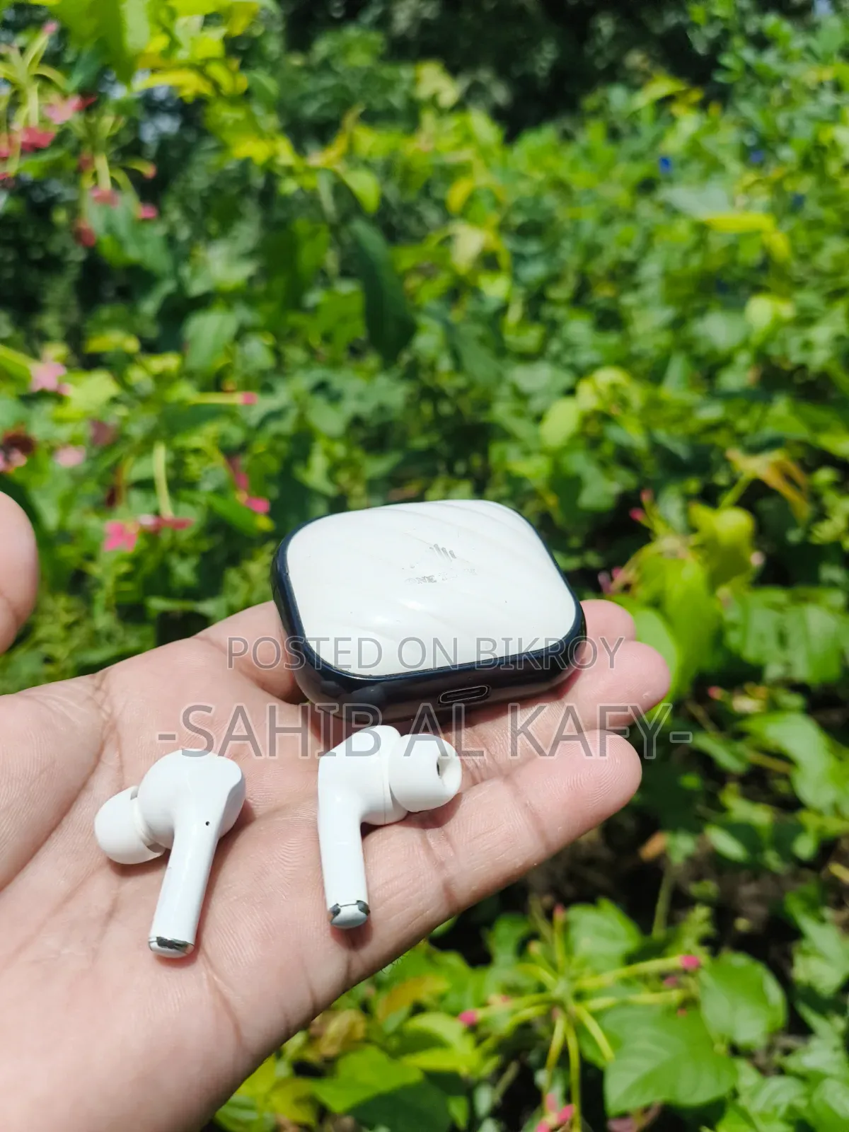 TWS Bluetooth Earbuds