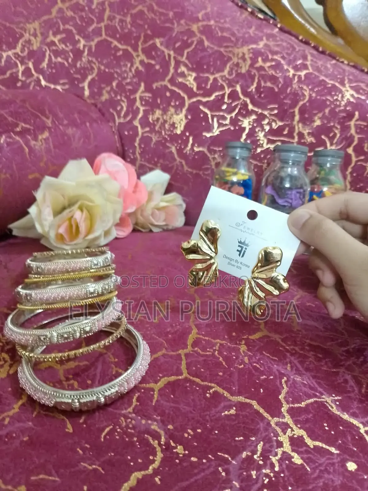 মডার্ন গোল্ডেন এবস্ট্রাক্ট পেটাল দুল | প্রিমিয়াম কোরিয়ান কালেকশন