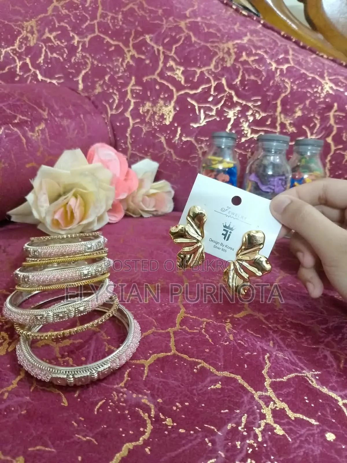 মডার্ন গোল্ডেন এবস্ট্রাক্ট পেটাল দুল | প্রিমিয়াম কোরিয়ান কালেকশন
