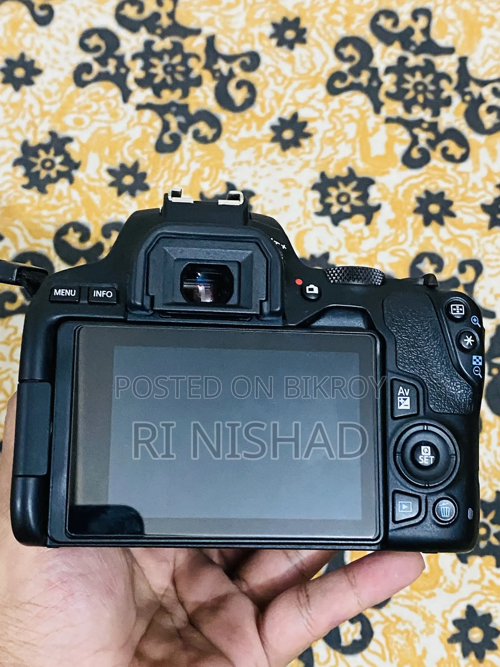Canon EOS 250D DSLR