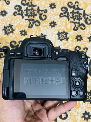 Canon EOS 250D DSLR