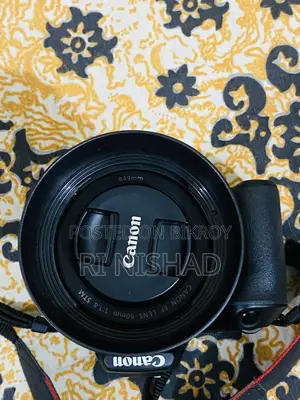 Canon EOS 250D DSLR