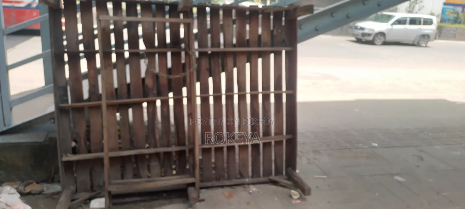 একটি চৌকি বিক্রি করা হবে