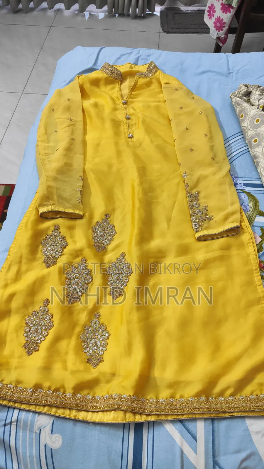পোশাক বিক্রয়ের জন্য