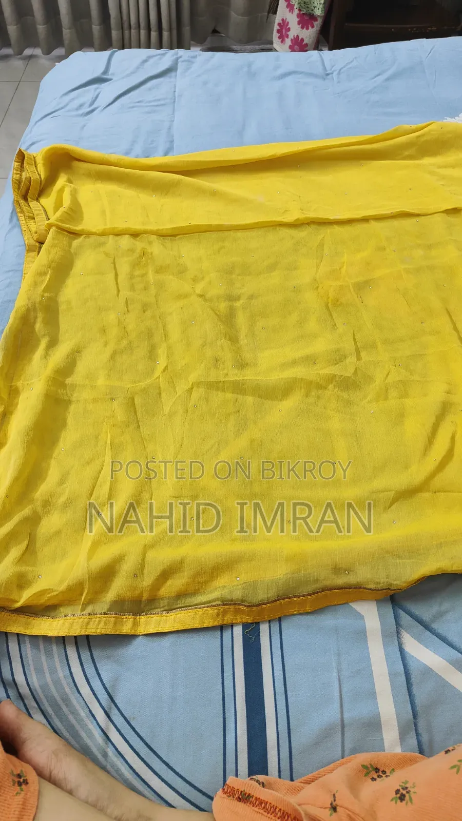 পোশাক বিক্রয়ের জন্য