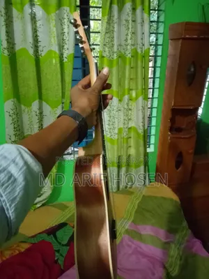 Ukulele. Those who want to take, please come to the inbox