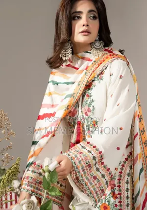 হোয়াইট ফার্সি ড্রেস