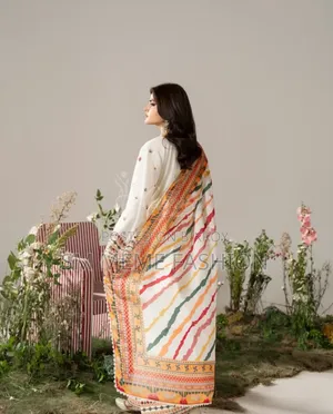 হোয়াইট ফার্সি ড্রেস