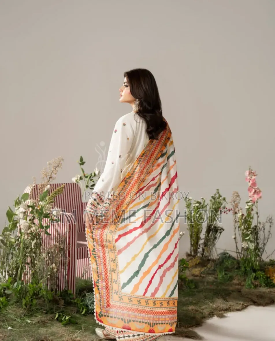 হোয়াইট ফার্সি ড্রেস