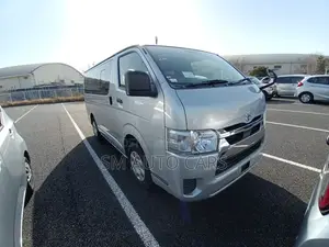 Toyota HiAce 2022 Silver